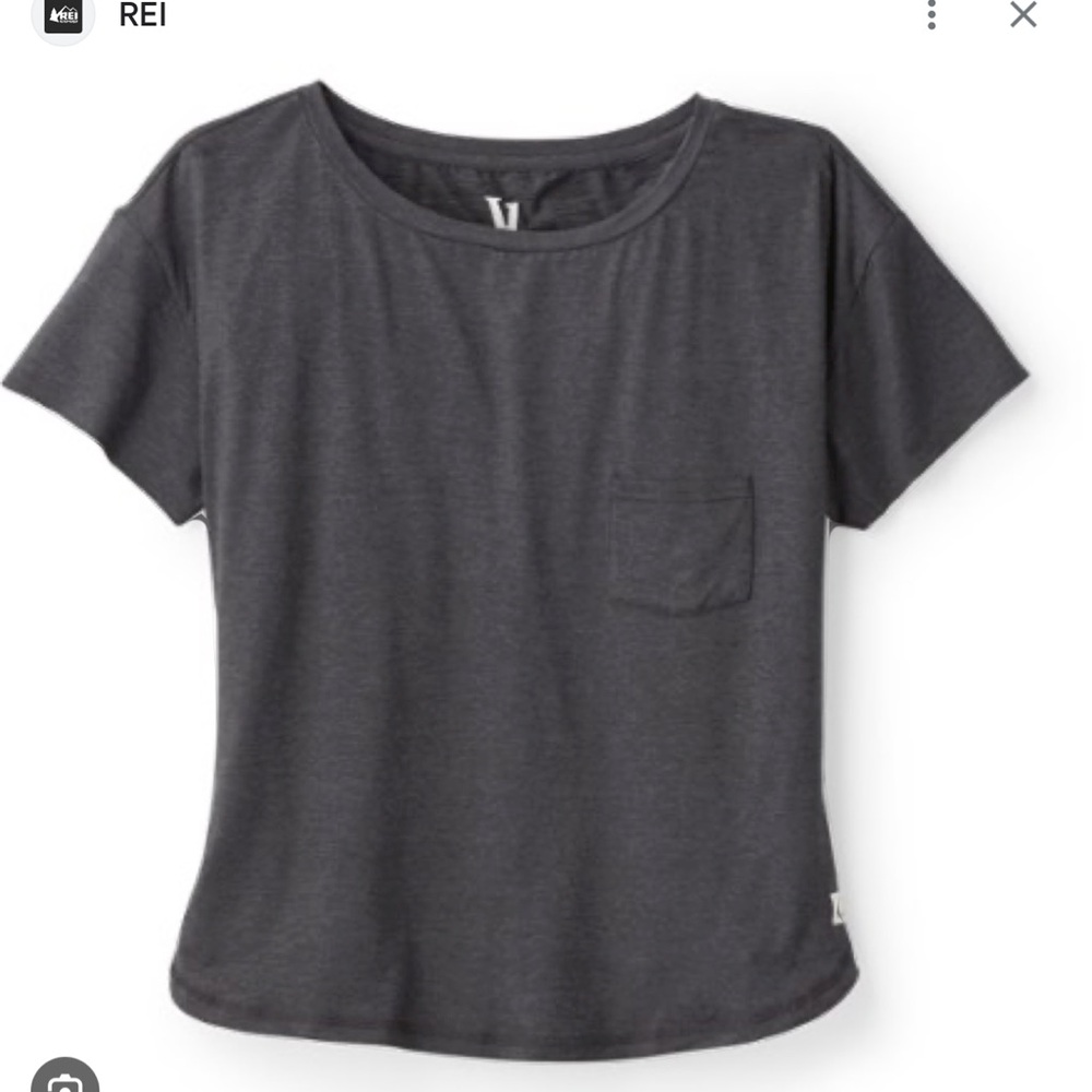 The Vuori Lux Performance T-shirt size womens small